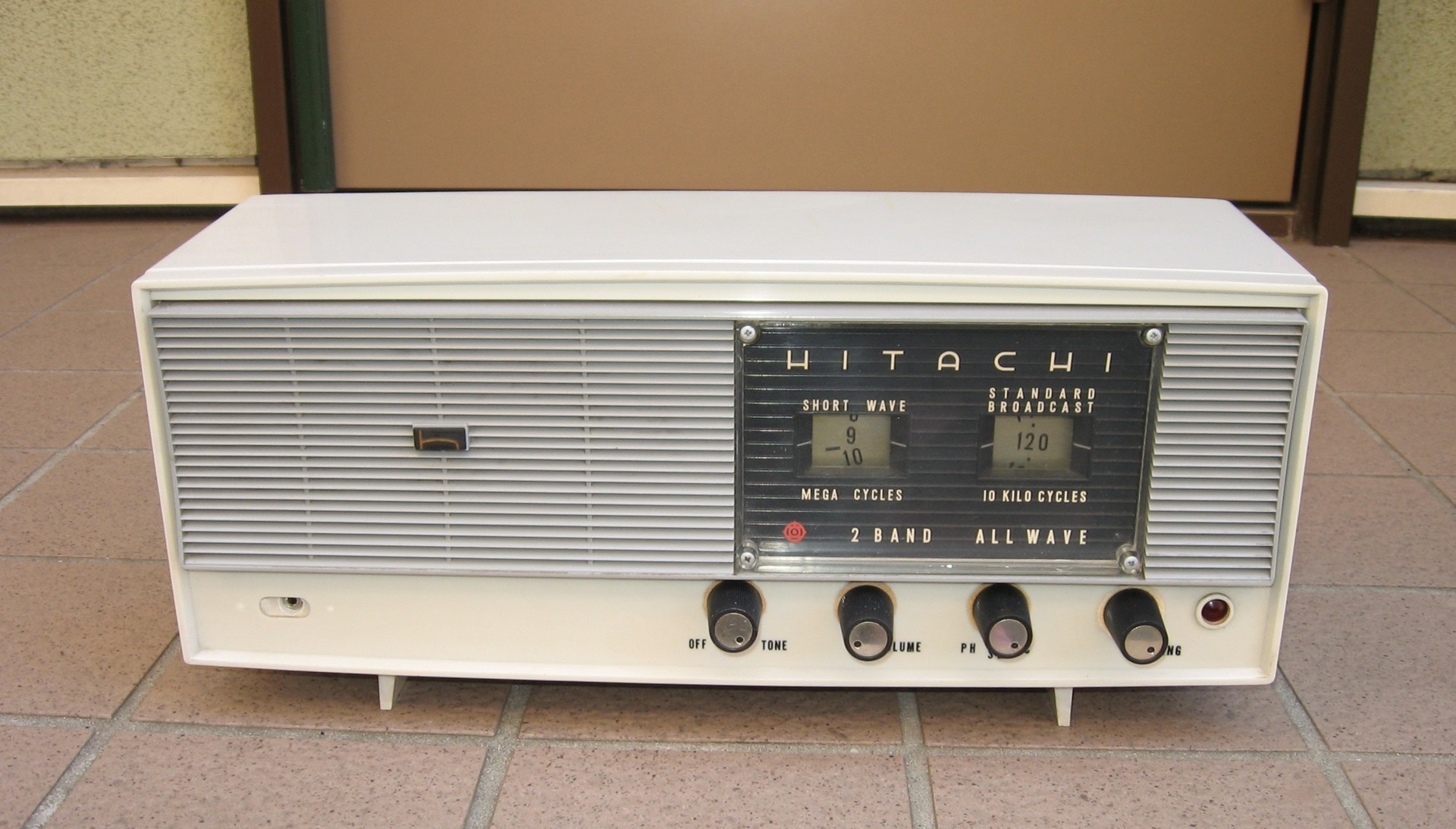 HITACHI AM/FM Radio 大型の真空管ラジオです - ラジオ